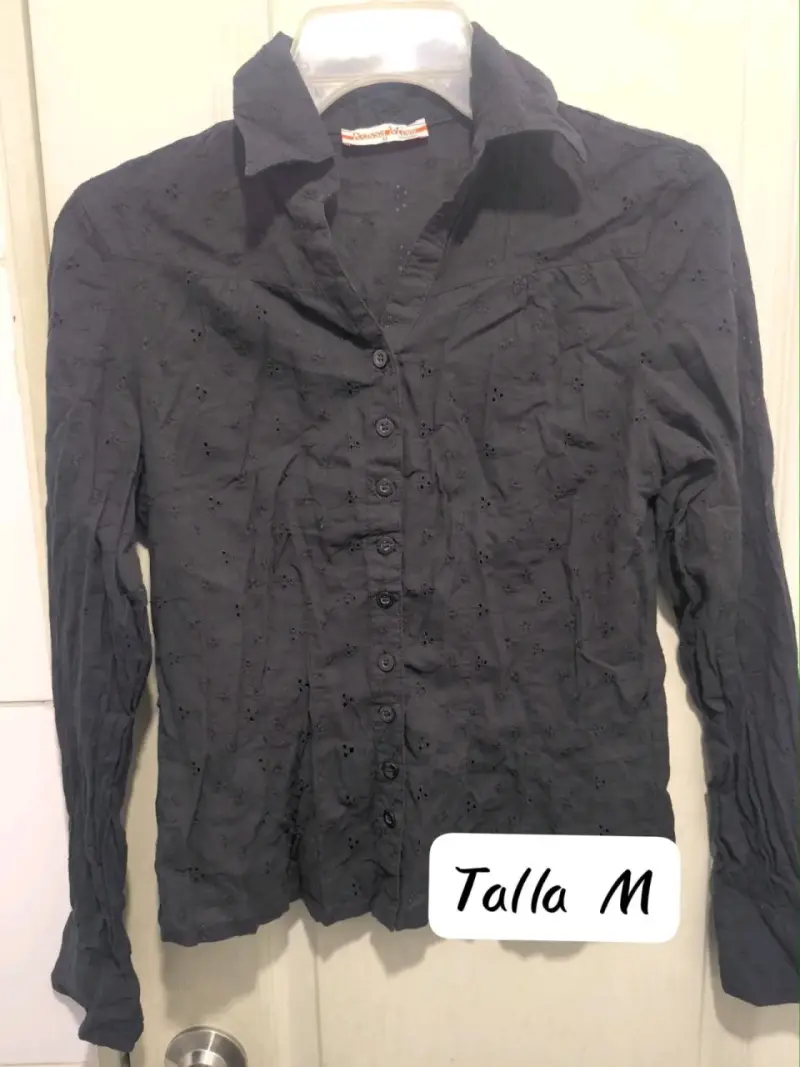Blusa negra de manga larga talla M