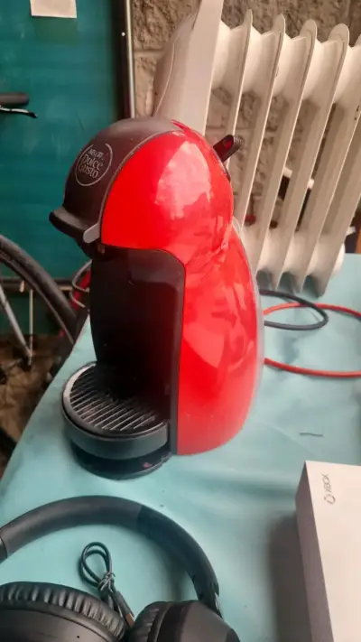 Cafetera Dolce Gusto Roja Compacta - miniatura 2