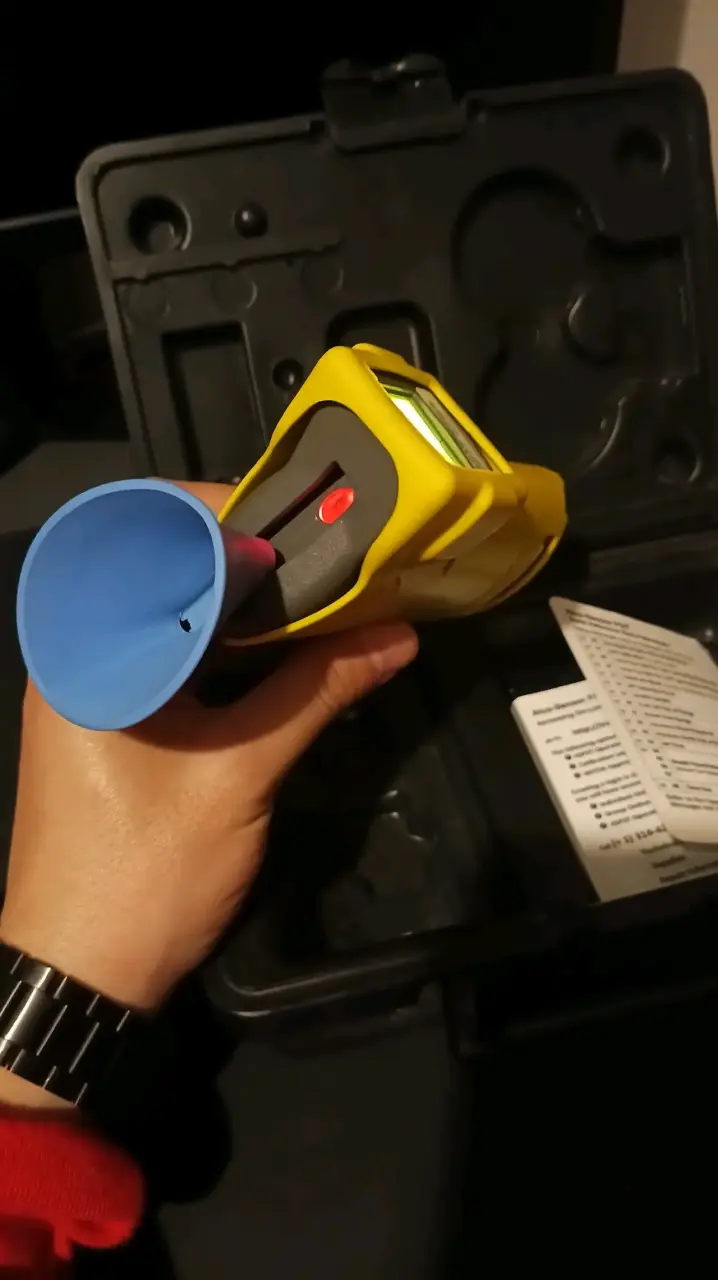Alcoholímetro portátil Intoximeters con protector - 2