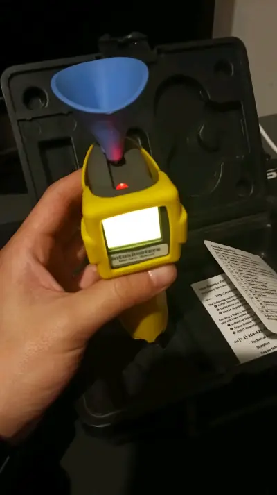 Alcoholímetro portátil Intoximeters con protector - miniatura 3