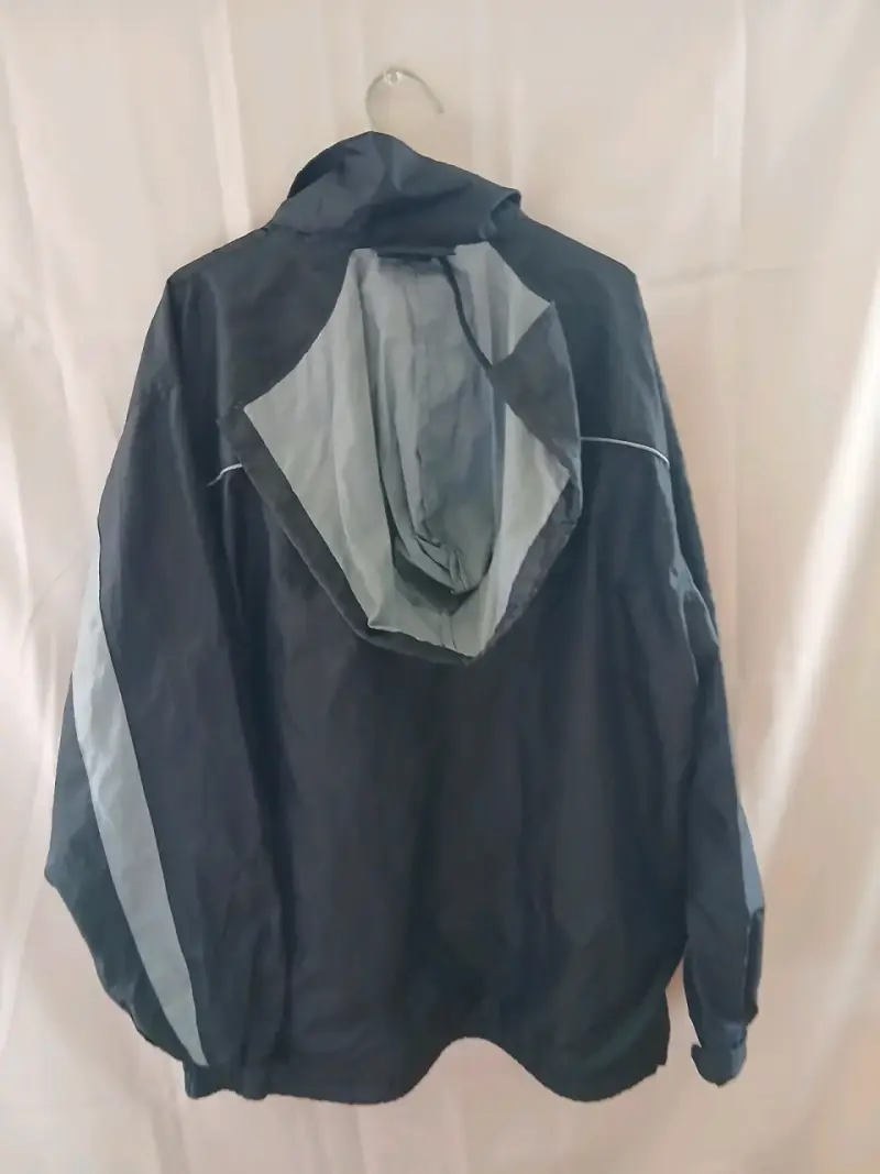 Chaqueta impermeable azul con capucha - 1