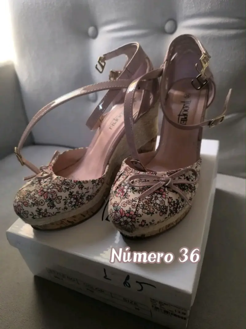 Sandalias de cuña florales número 36