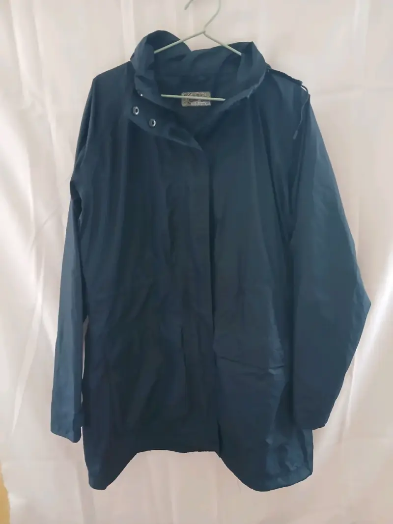 Chaqueta impermeable azul para mujer - 1