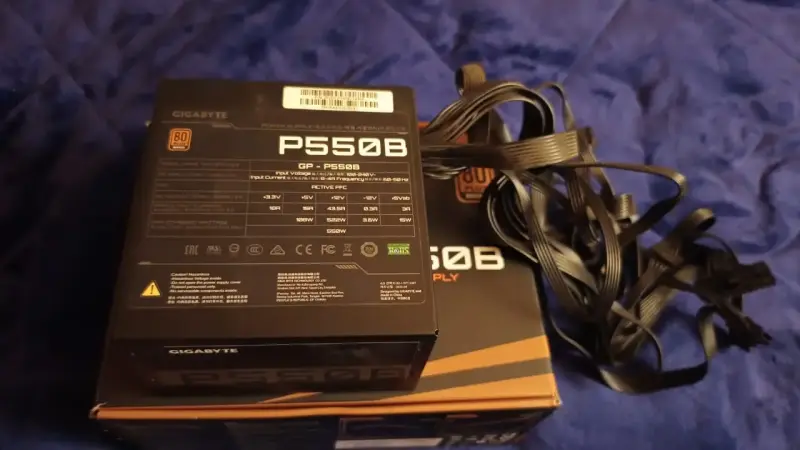 Fuente de Poder Gigabyte P550B 550W 80 Plus Bronze - 2