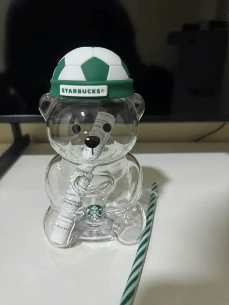 Vaso de oso Starbucks con tapa de fútbol - 1