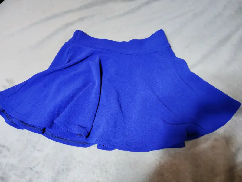 Falda corta azul para mujer