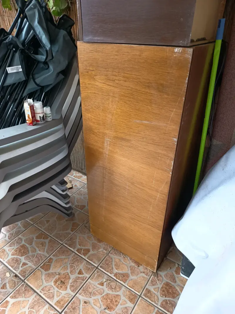 Mueble de madera copero con luz interior - 1