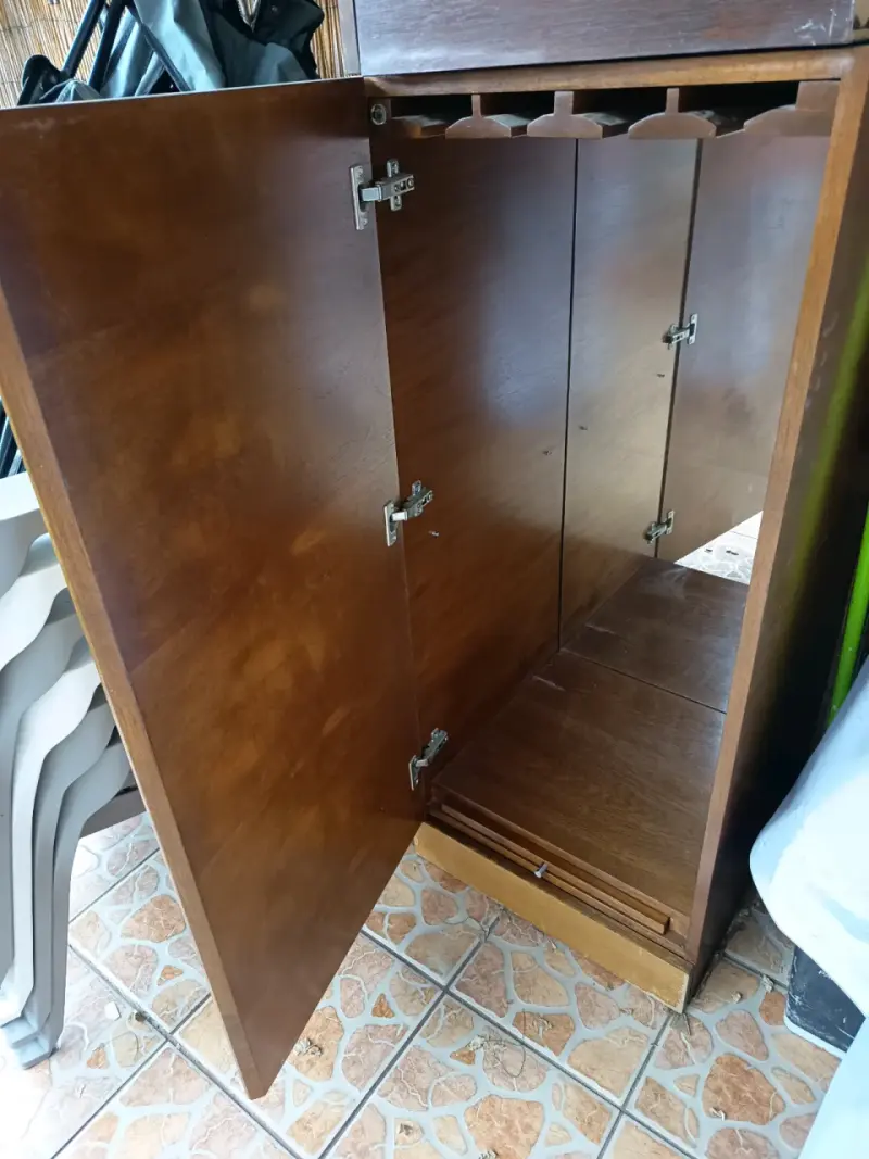 Mueble de madera copero con luz interior - 2