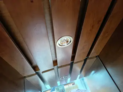 Mueble de madera copero con luz interior - miniatura 3