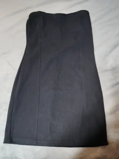 Vestido negro sin tirantes elegante - miniatura 1