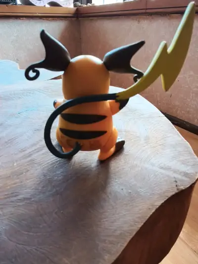 Figura de acción Raichu Pokémon - miniatura 1