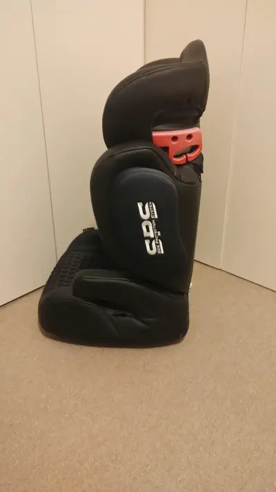 Silla de Auto Infanti Negra con Protección Lateral - miniatura 1