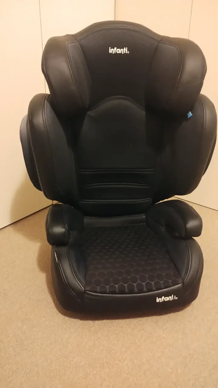 Silla de Auto Infanti Negra con Protección Lateral - 3