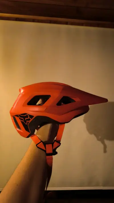 Casco de ciclismo rojo Fox con visera - miniatura 1