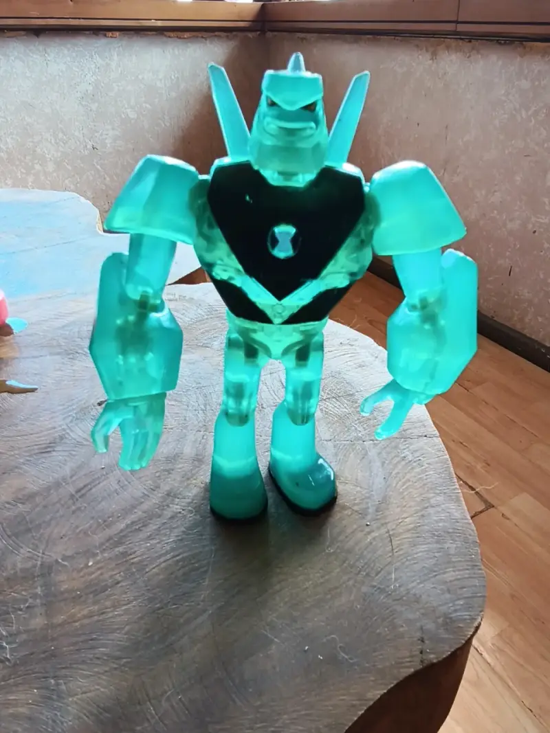 Figura de acción de Ben 10 robot verde translúcido - 2