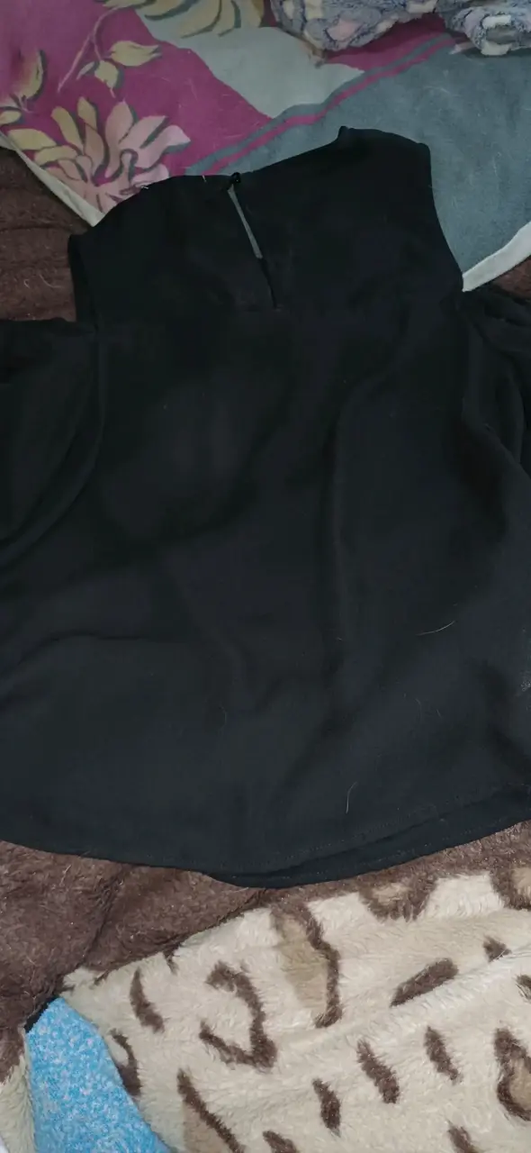 Blusa negra con volantes Basement - 6
