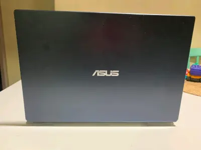 Cargador y Notebook ASUS L210MA en buen estado - miniatura 3