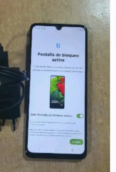 Smartphone Motorola verde en buen estado - miniatura 2