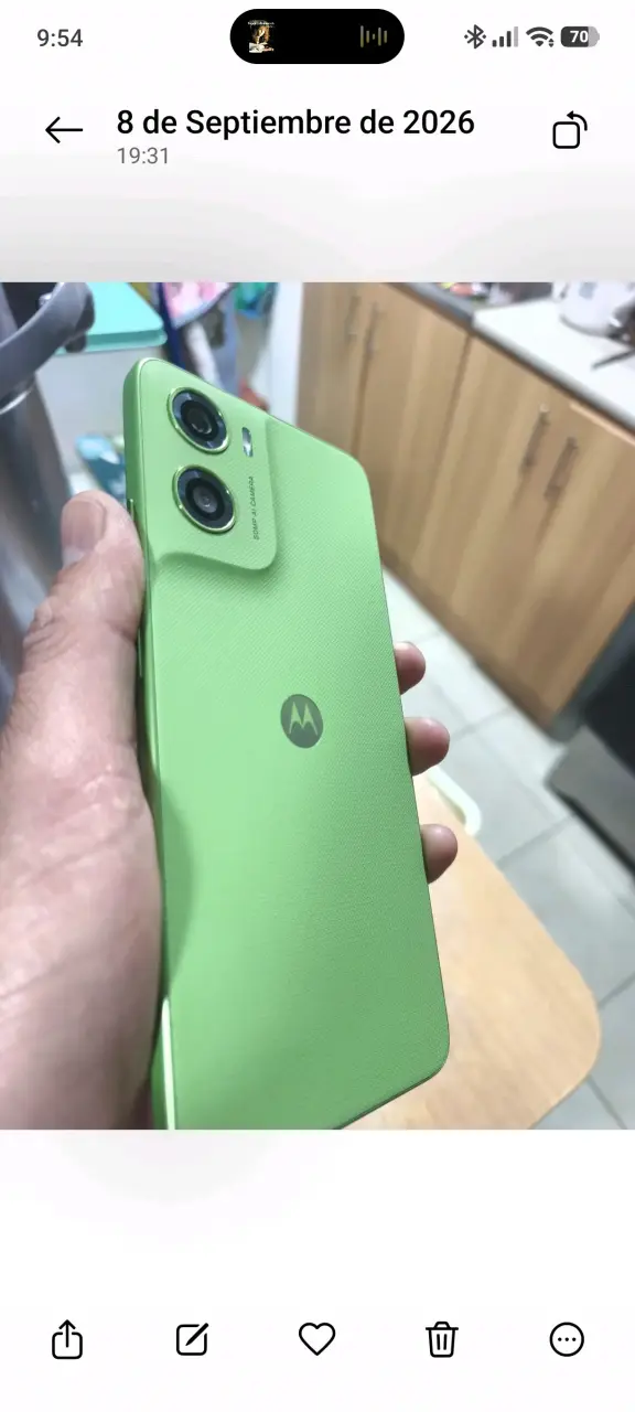 Smartphone Motorola verde en buen estado - 3
