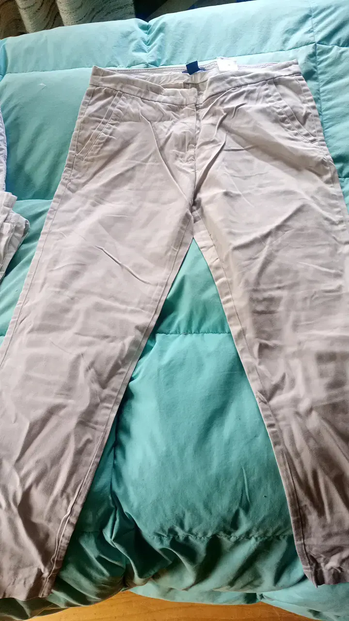 2 Pantalones beige para mujer en buen estado