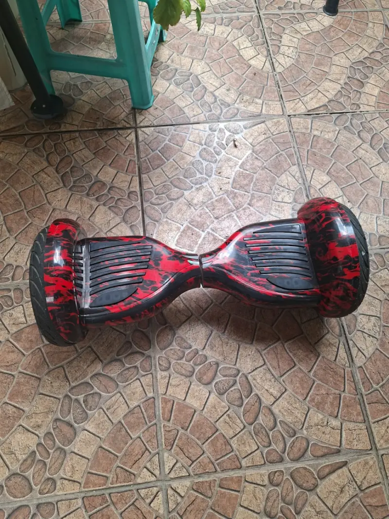 Hoverboard eléctrico rojo y negro - 2