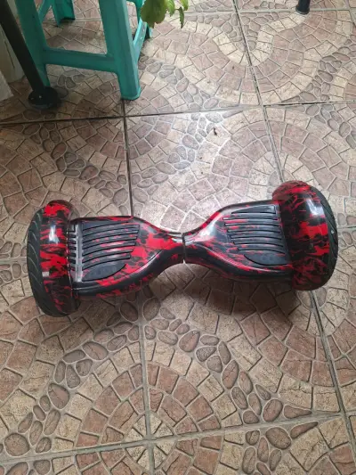 Hoverboard eléctrico rojo y negro - miniatura 2