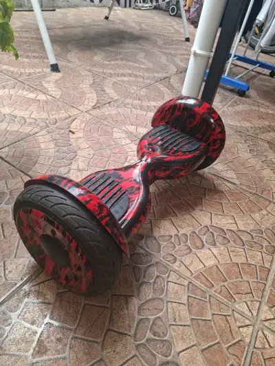 Hoverboard eléctrico rojo y negro - miniatura 3
