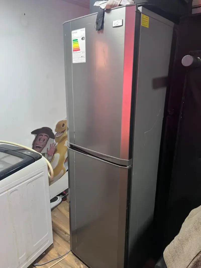 Refrigerador de dos puertas sin uso - 1