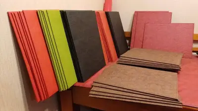 Individuales de cuerina y madera por dentro - miniatura 1