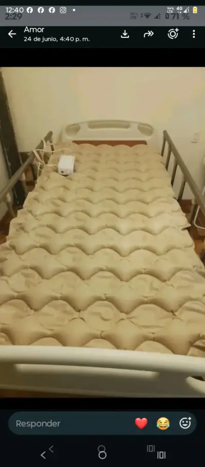 Cama clínica con colchón antiescaras beige - miniatura 1