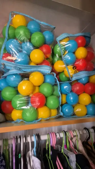 Bolsas de pelotas de colores para niños - miniatura 1