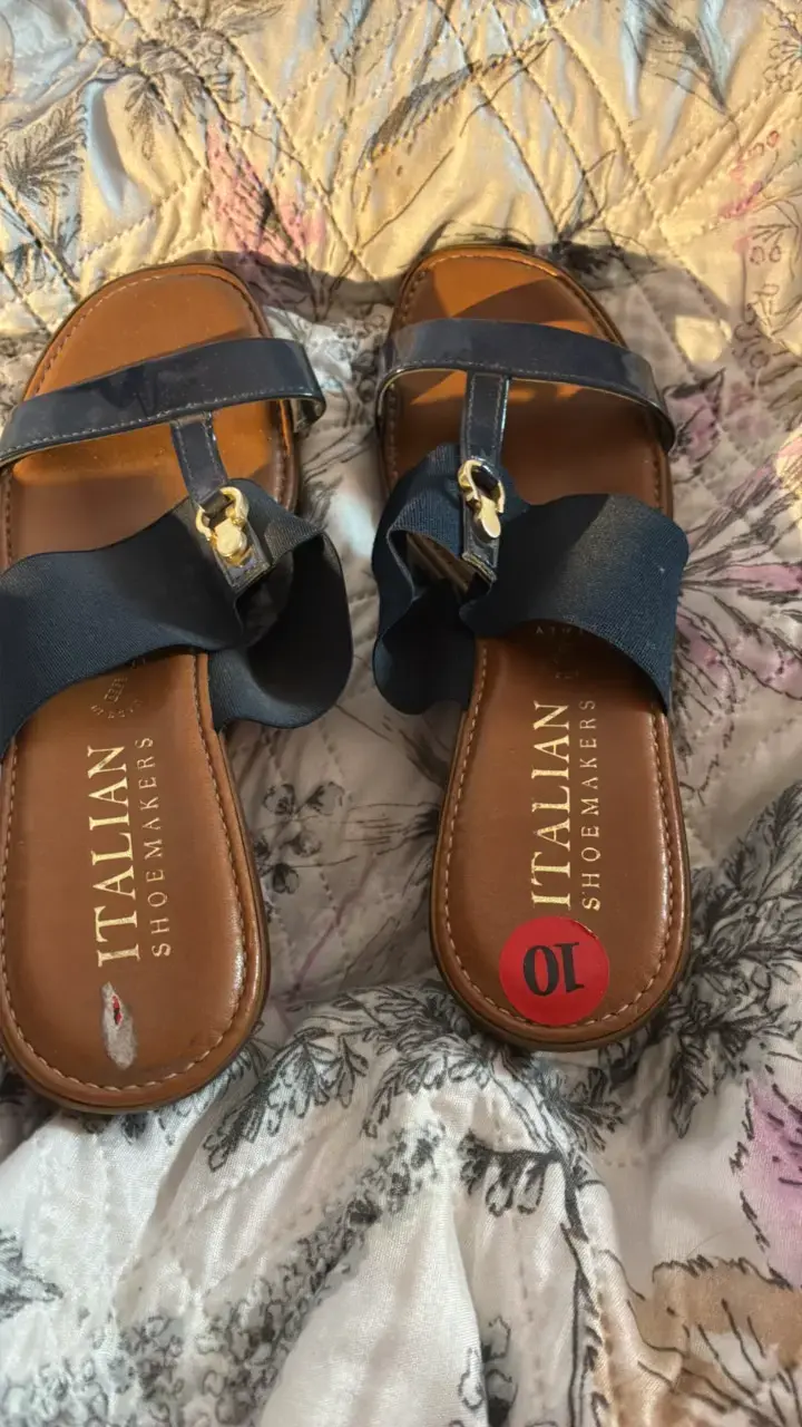 Sandalias Italian Shoemakers con detalle dorado - 1