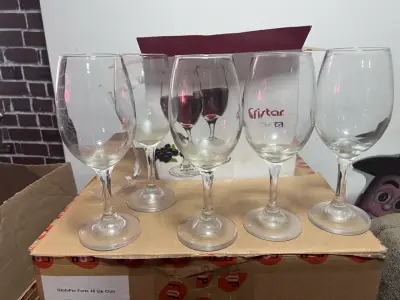 Copas, jarras, fuentes, cubiertos - miniatura 1