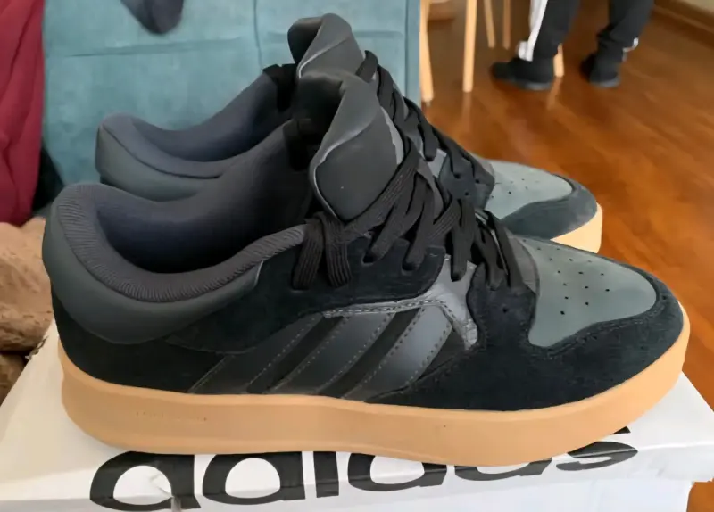 Zapatillas deportivas Adidas negras y grises - 3