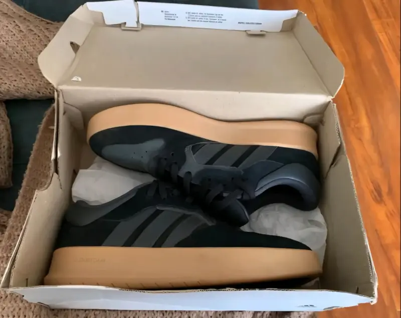 Zapatillas deportivas Adidas negras y grises - 4
