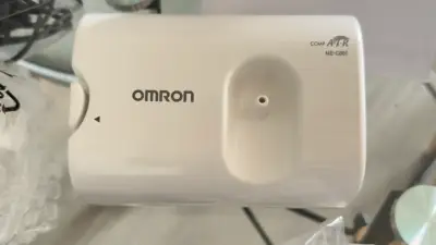 Nebulizador de compresor Omron NE-C801 como nuevo - miniatura 3