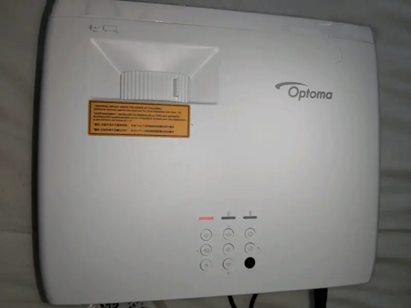 Proyector Optoma con control remoto - 2
