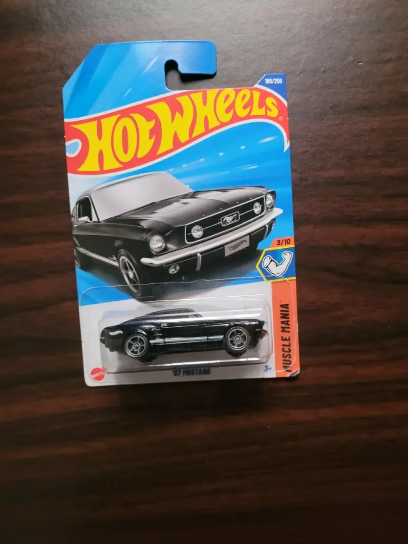 Hot Wheels '67 Mustang Negro Edición Muscle Mania - 1