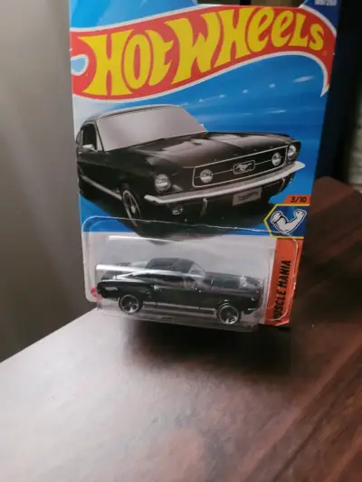 Hot Wheels '67 Mustang Negro Edición Muscle Mania - miniatura 2