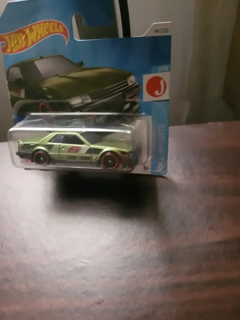 Hot Wheels Nissan Skyline RS KDR30 en miniatura - 2