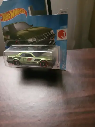 Hot Wheels Nissan Skyline RS KDR30 en miniatura - miniatura 2