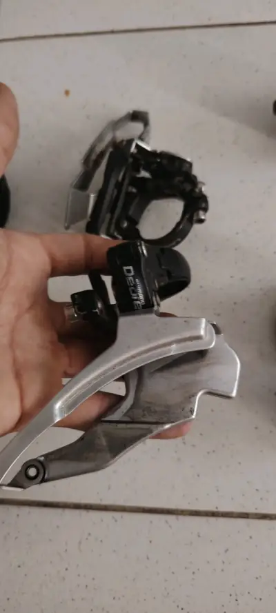 Desviador delantero Shimano Deore para bicicleta - miniatura 1
