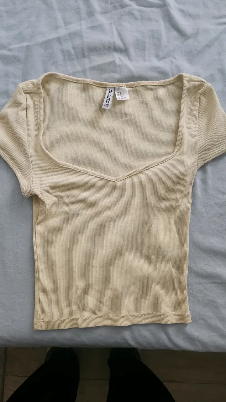 Polera amarillo pastel H&M Divided Básica - 1