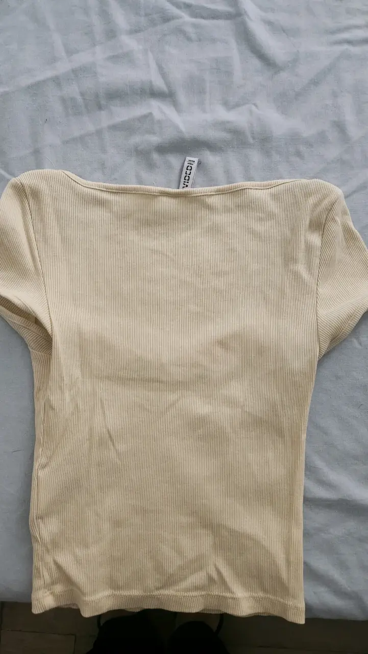 Polera amarillo pastel H&M Divided Básica - 3