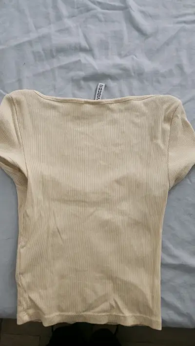 Polera amarillo pastel H&M Divided Básica - miniatura 3