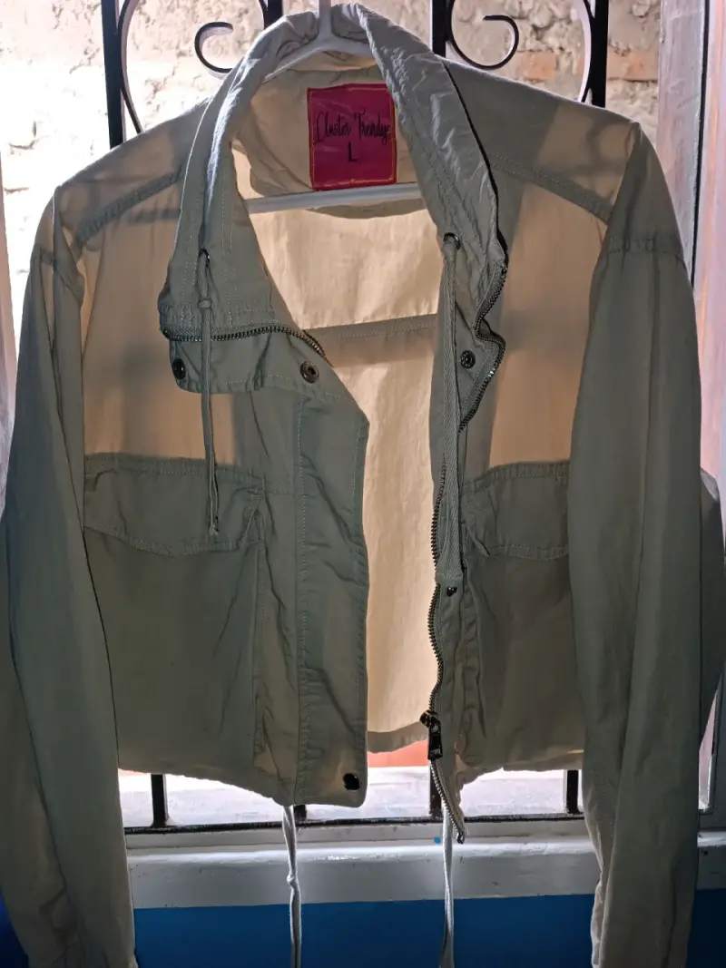 Chaqueta Corta Beige con Capucha para Mujer - 2