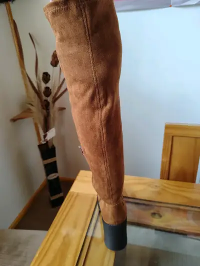 Botas largas de gamuza color marrón con tacón alto - miniatura 3