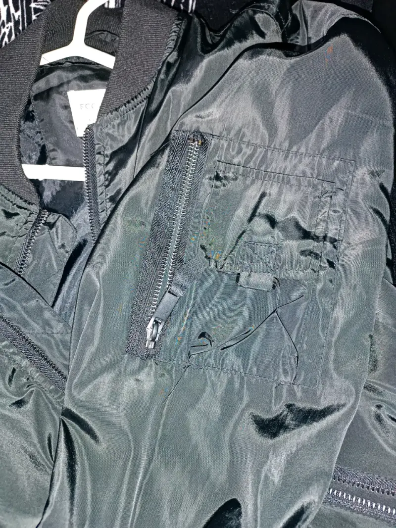 Chaqueta bomber negra unisex estilo casual - 4