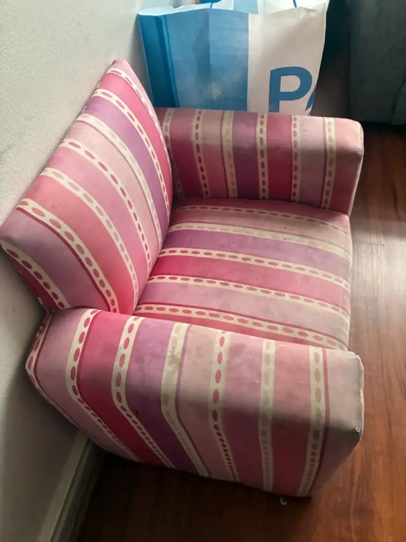 Sillón infantil rayado rosa y blanco - 1