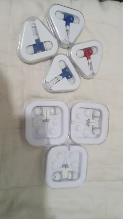 Pack tecnológico con notebook, audífonos y baterías portátiles - miniatura 2